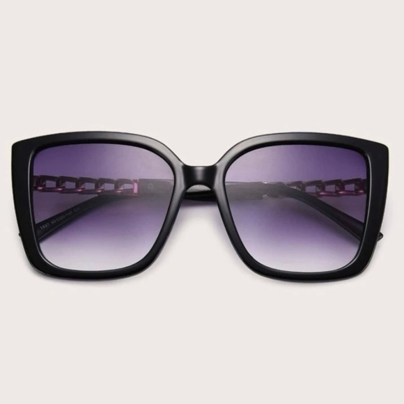 Accessories - Not basic oversized chain link sunglasses